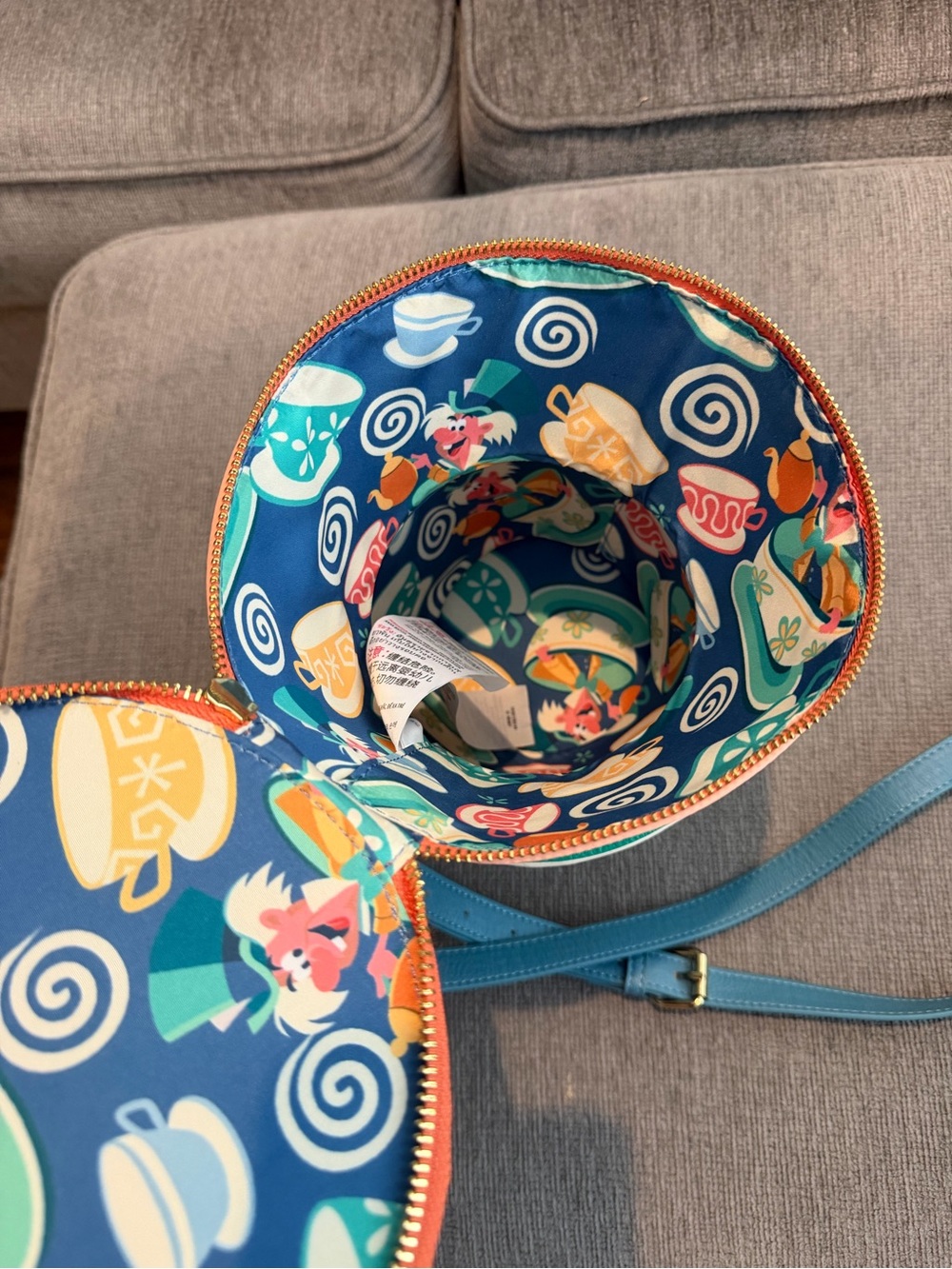 Disney D23 2022 Expo Exclusive Alice in Wonderland Loungefly Teacup Purse. NWOT - Picture 3 of 6